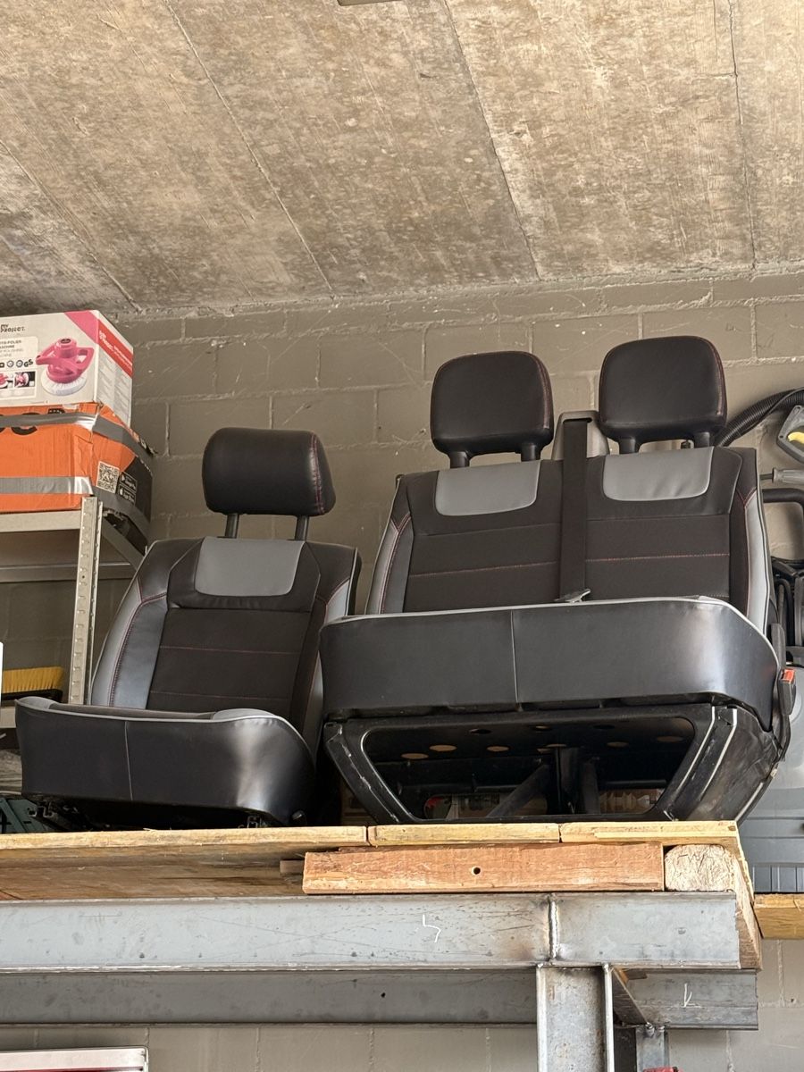 VW Tutti pezzi di ricambio auto: T4 Frontsitze neu Bezogen Kunstleder – Nuovo (secondo la descrizione) da Geroldswil venduto da IT-REPAIR-CAFE.SPACE