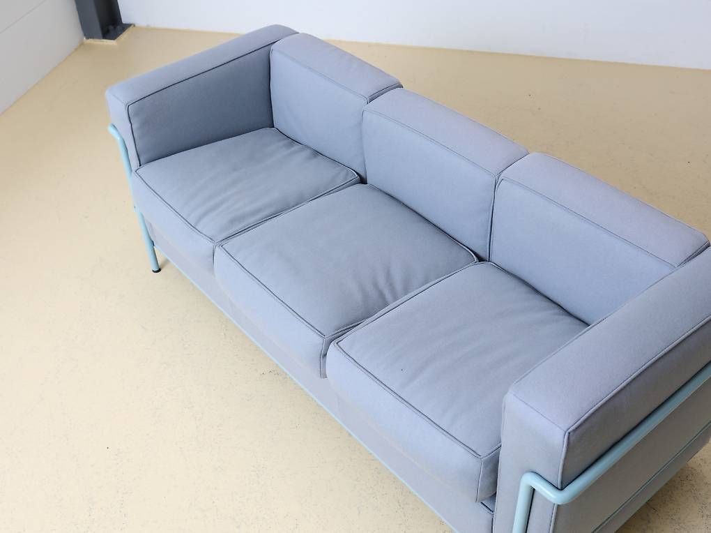 Cassina Divani: Le Corbusier LC2 von Cassina, Stoff – Usato da Meinisberg venduto da atelier_TILIJA 1