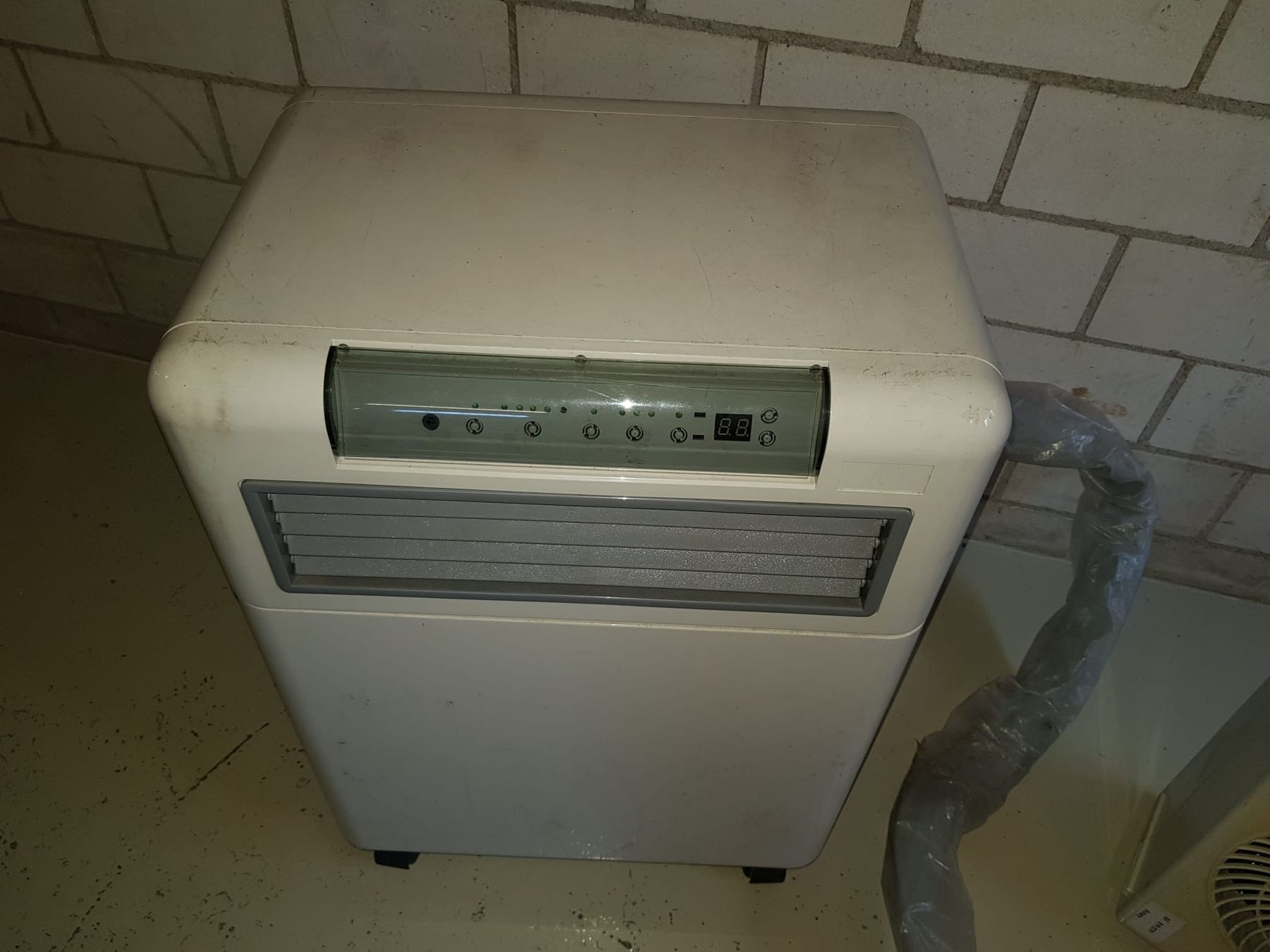 Climatiseurs: Defekte Klimaanlage. – Défectueux à basel par Fufu008 1
