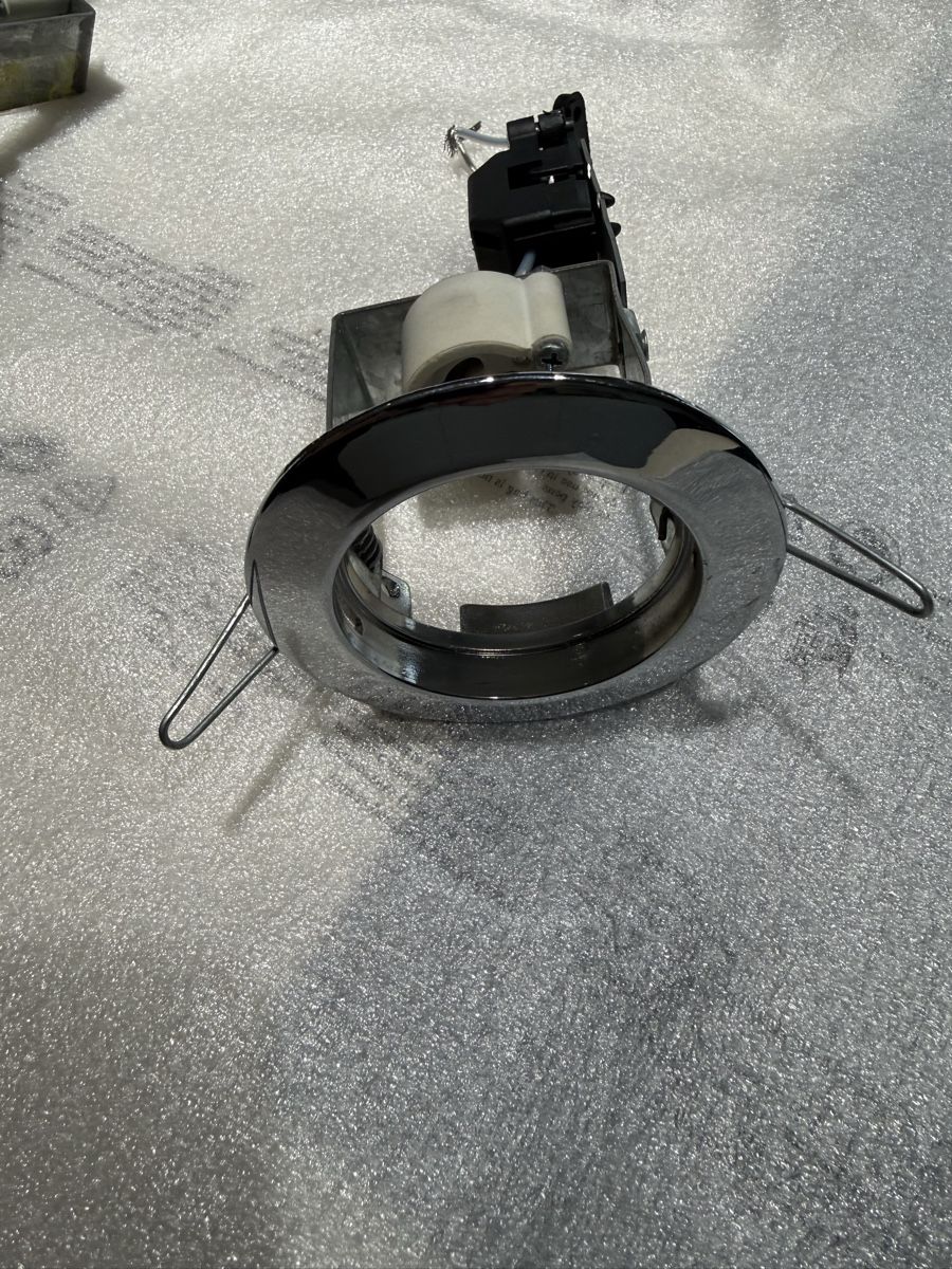 Lampadari & plafoniere: 10Stk.Einbauspots GU10 Fassung – Usato da Bülach venduto da Berimbau0 2