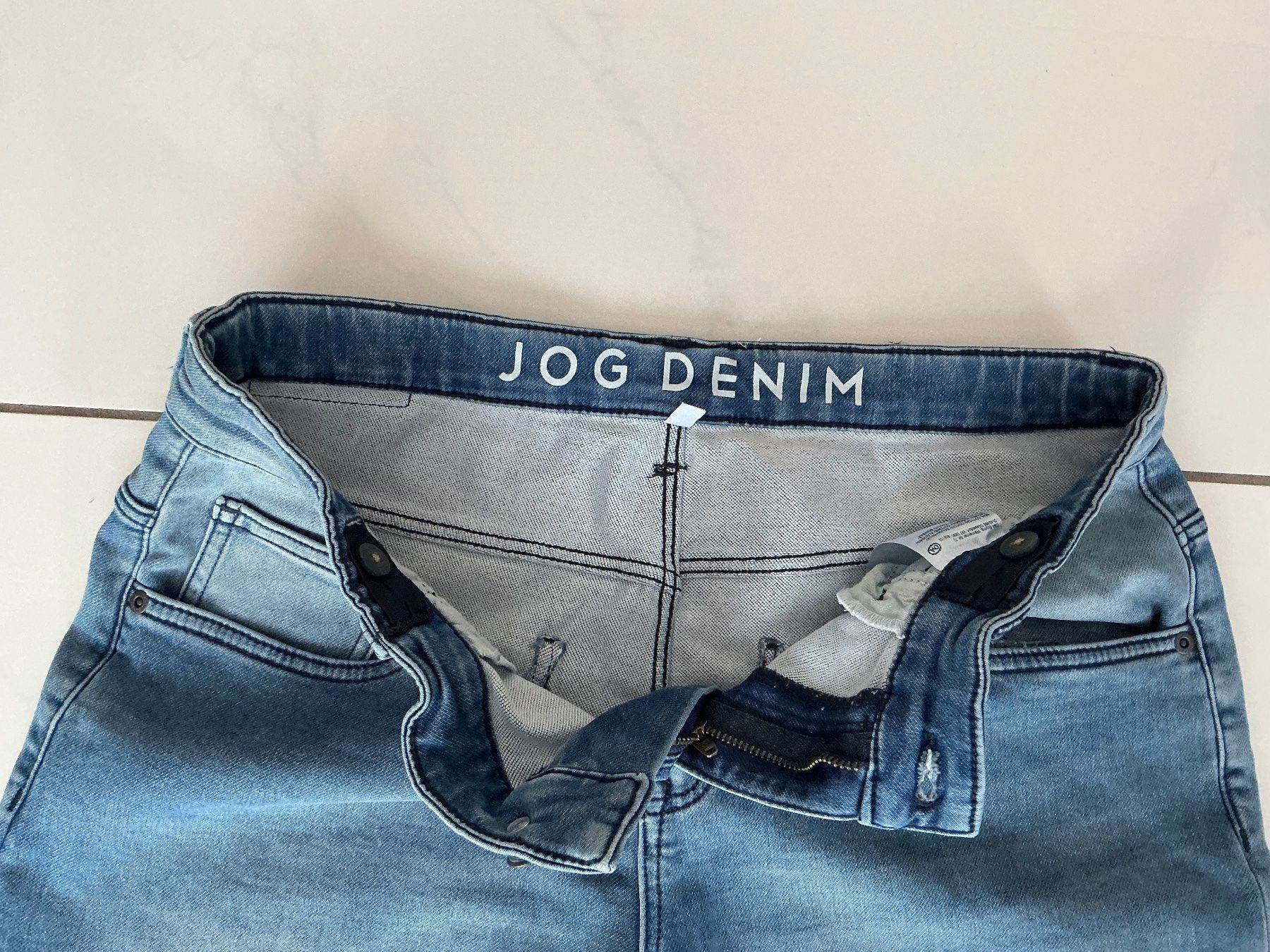 C&A Pantaloni: Weiche Jeans Bermudas Gr.182 C&A – Usato da Biel-Benken BL venduto da Sahra1 1