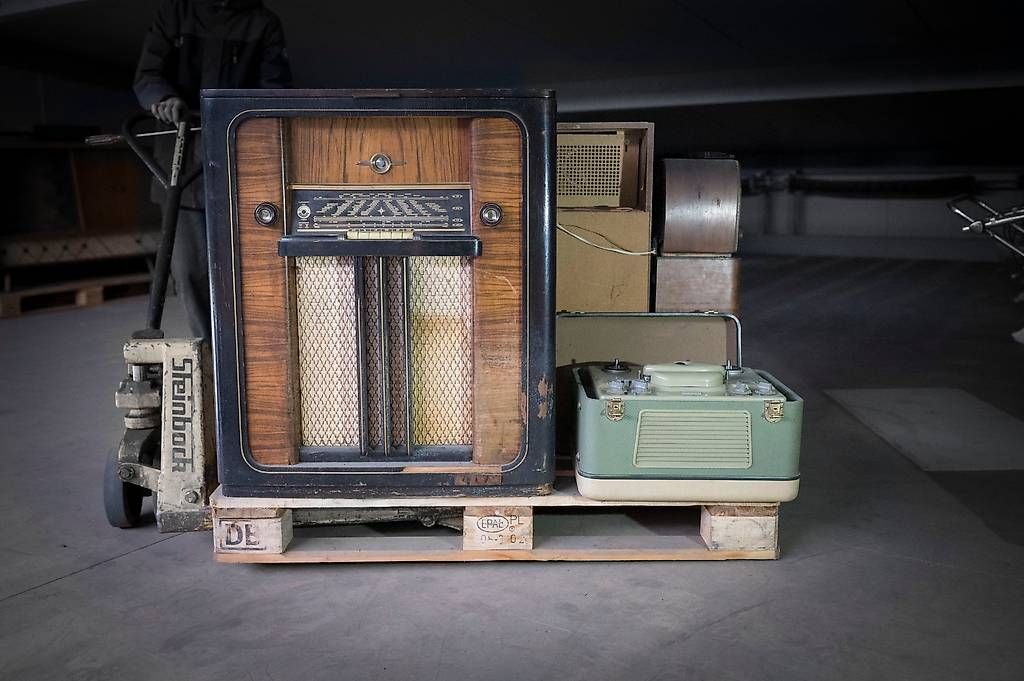 Radios: 50 Radios d'époque, 1950-60-70 – D'occasion à Chamoson par a_laroyale 4