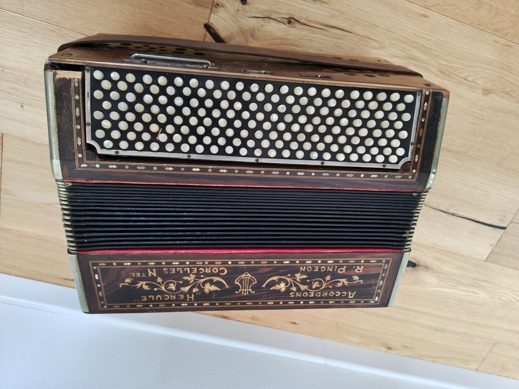 Strumenti musicali: Accordéon Ancien Hercule R.Pingeon Corcelle – Difettoso da Fontainemelon venduto da ad_ 5