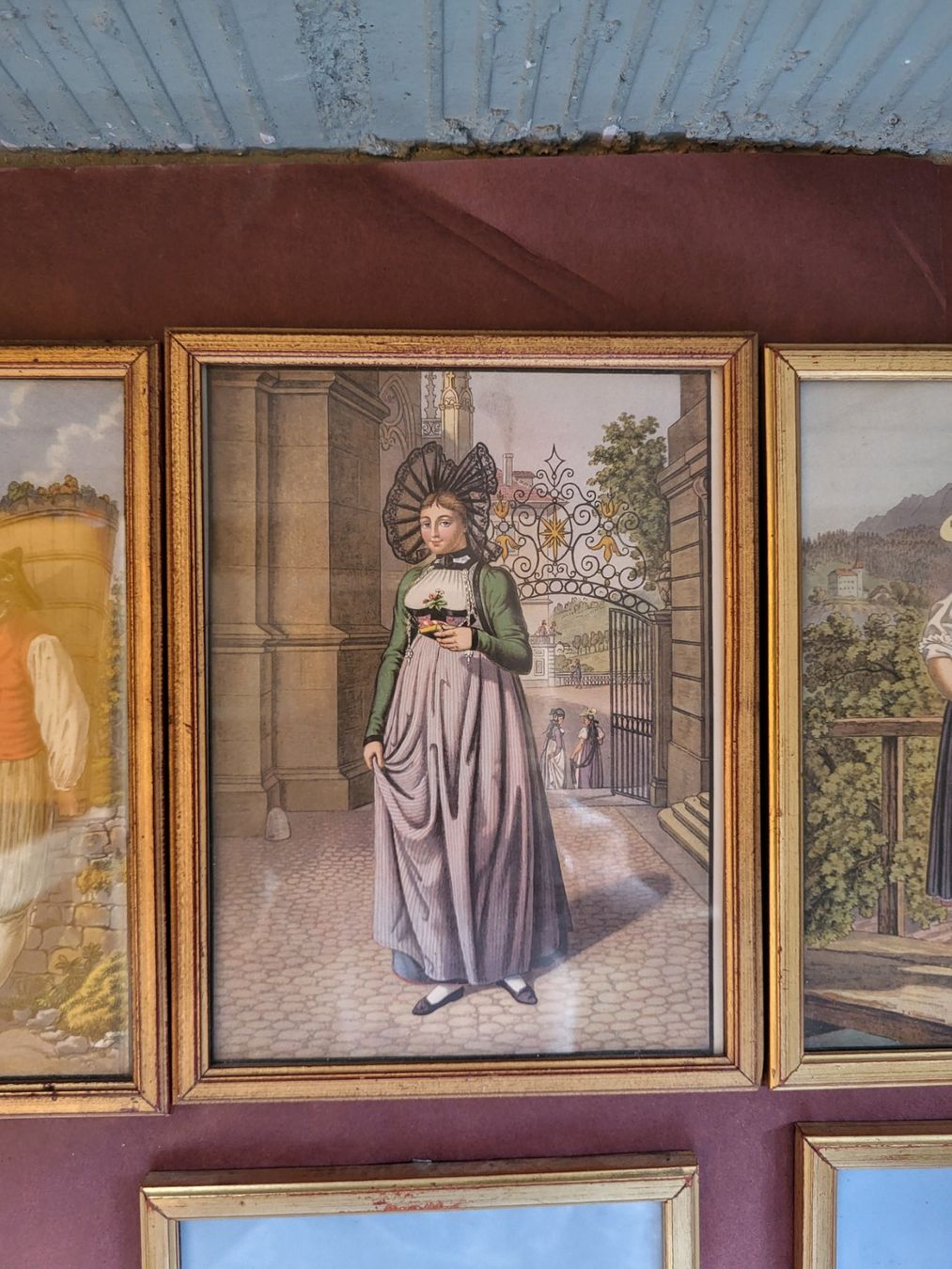 Foto & Immagini: 6 gerahmte Offsetdruck-Bilder verschiedene Trachten – Usato da Diessenhofen venduto da Osio 2