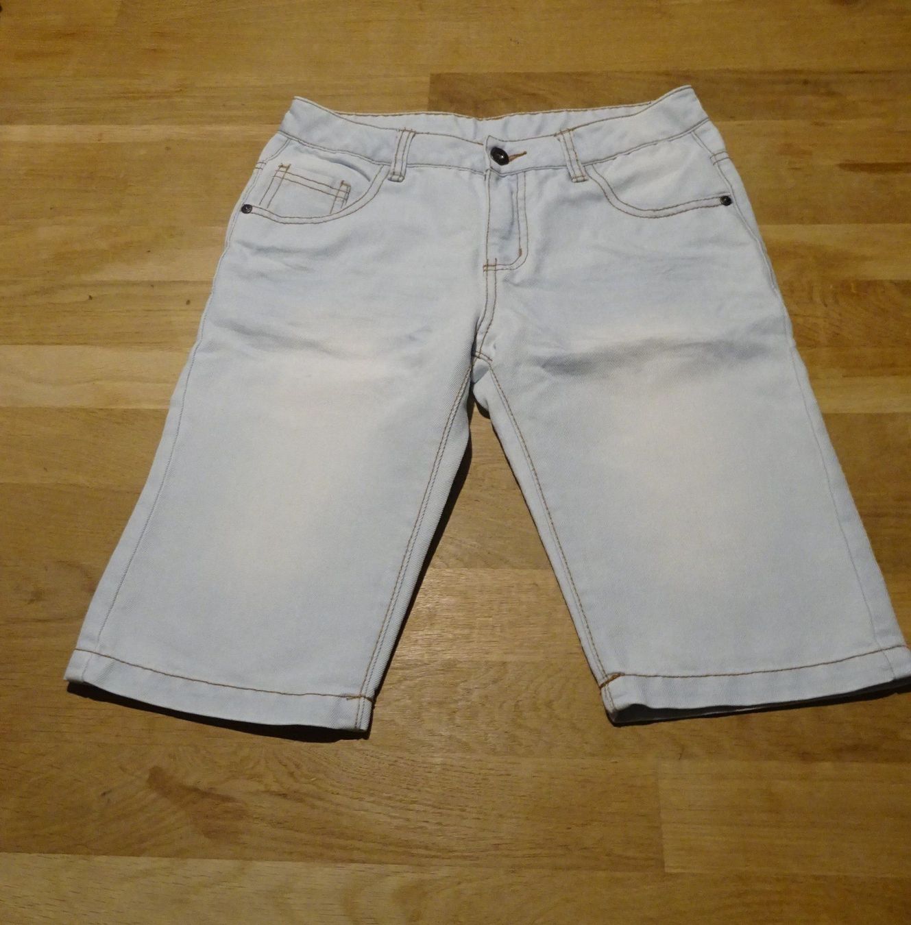 Pantalons: hellblaue Shorts Gr. 152 – D'occasion à Urtenen-Schönbühl par Chaeppeler