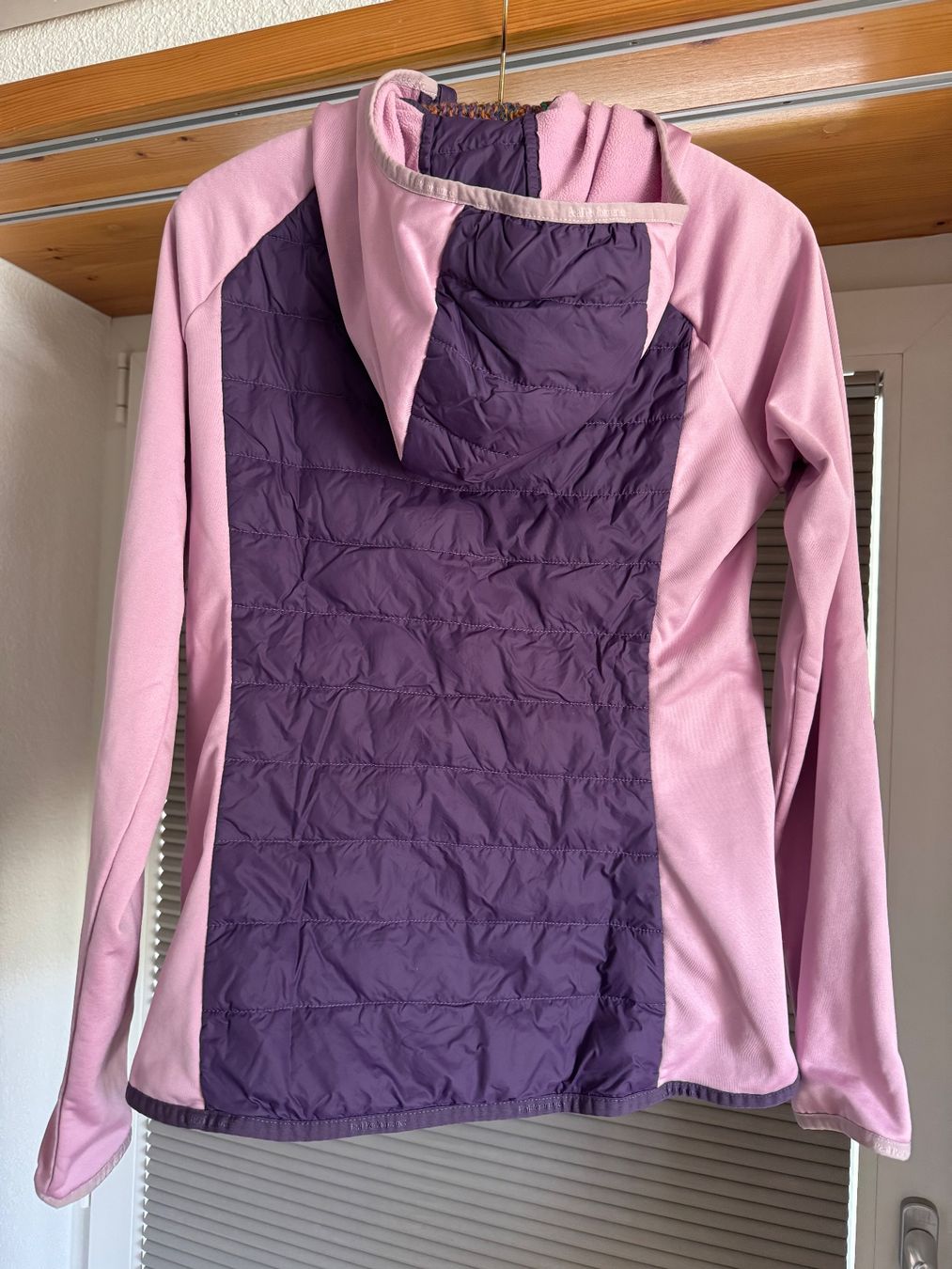 Peak Performance Giacche: Peak Performance Damen "Down Hybrid Hood Jacket" – Usato da golaten venduto da Hubas 1
