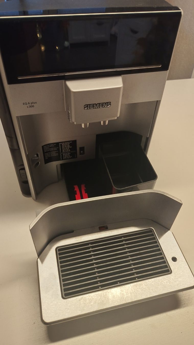 Siemens Macchine per caffè & Macchine per espresso: Kaffevollautomat Siemens EQ6 plus s300  Ab 1.- – Usato da STEFFISBURG venduto da Sumerstorm 3