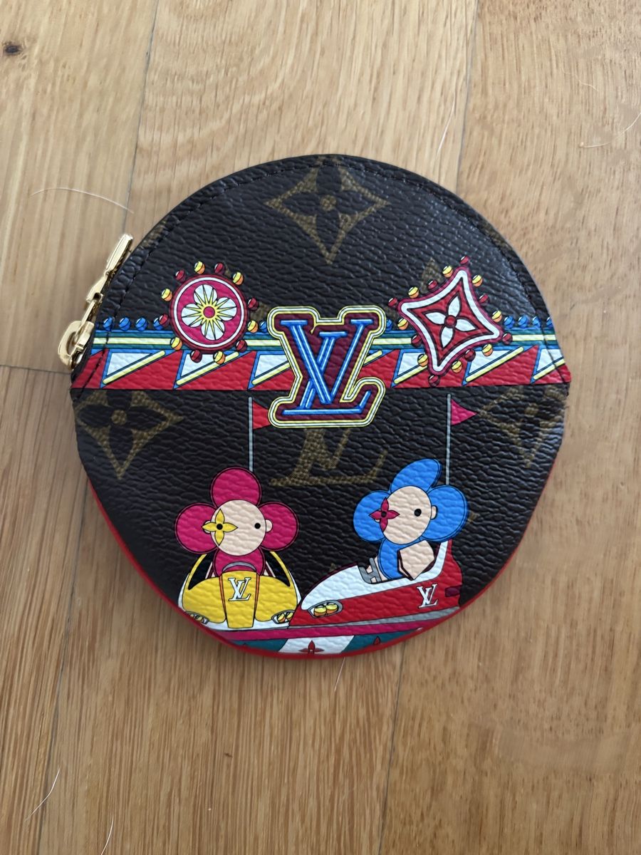 Louis Vuitton Portafogli: Louis Vuitton Round Coin Purse Monogram – Nuovo e nell'imballaggio originale da Luzern venduto da Monica_19 1