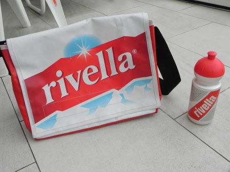 Rivella Tasche + Trinkflasche - Ideal für den Sommer!