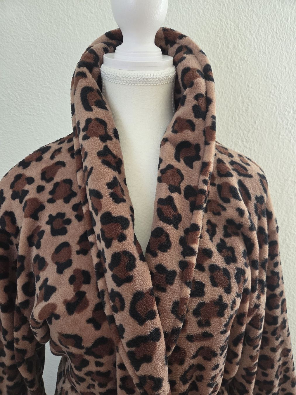 Accappatoi: Comtesse Bademantel Leopard Gr.L, sehr kuschelig! – Usato da Hittnau venduto da SirKahn 1