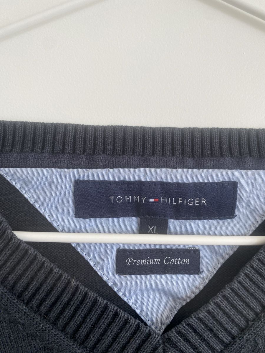 Tommy Hilfiger Maglioni & Felpe: Tommy Hilfiger Pullover V-Neck – Usato da Au ZH venduto da flo_b2cl 1