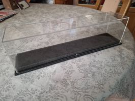 1:50 Vitrine mit Lederboden  420x90x110mm