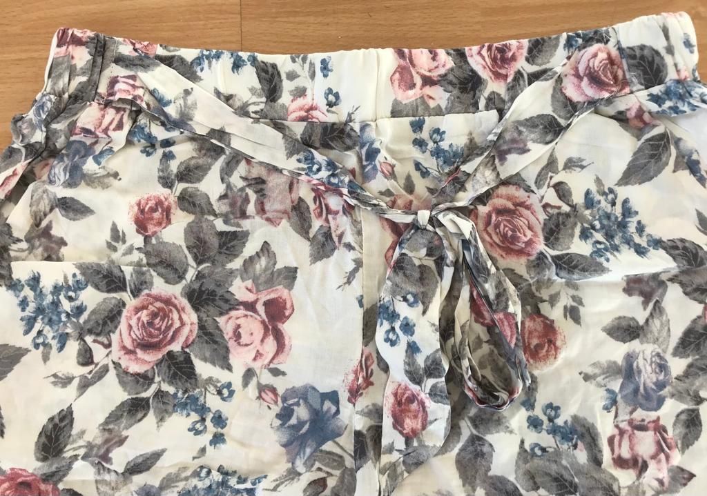Pantaloni: Short mit Rosenmotiv – Nuovo (secondo la descrizione) da Biel/Bienne venduto da SandraDG 2