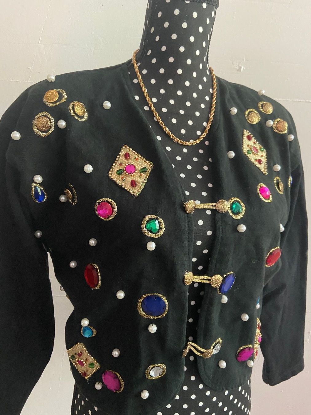 Giacche: Original 70s Jacke mit buntem Strass – Usato da Zürich venduto da Eves.vintage.element 1