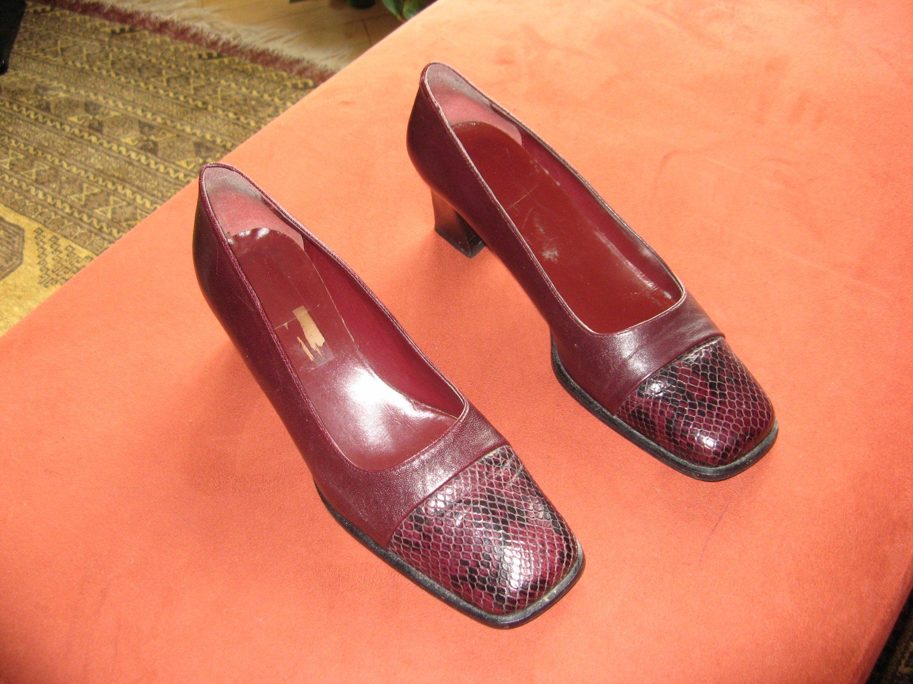 Damenschuhe: dunkelrote Leder Pumps Gr. 39 – Gebraucht aus Zürich von apil