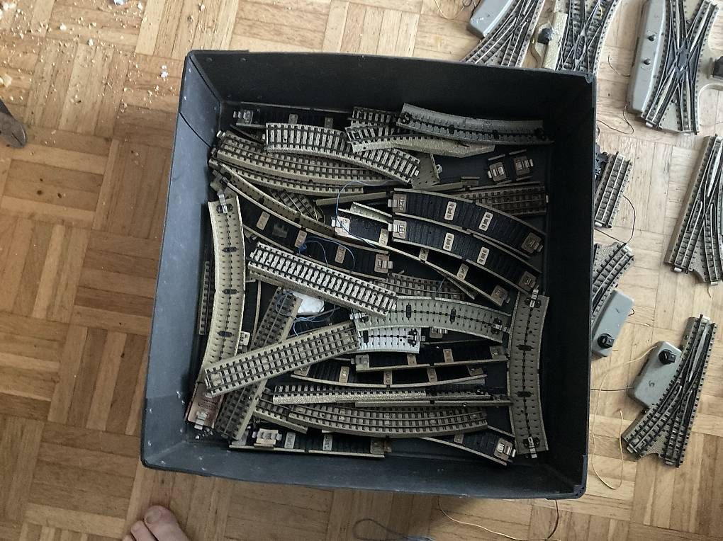 Modellini di ferrovie: Märklin Eisenbahnschienen mit Transformer – Usato da Nürensdorf venduto da Karussell16 1