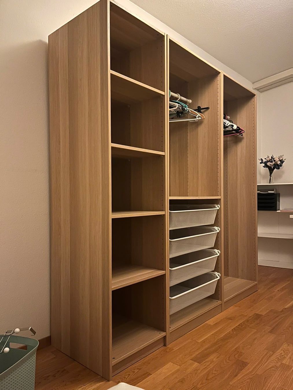 Ikea Armadi: Armoire, bureau, chaise, lit, miroir à vendre – Usato da Genève venduto da aelle_r17e 5