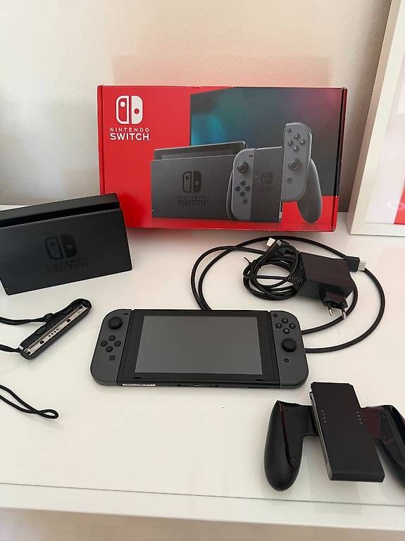 Nintendo Console: Nintendo Switch (1. Gen) – Usato da Zürich venduto da bbe_5lr2
