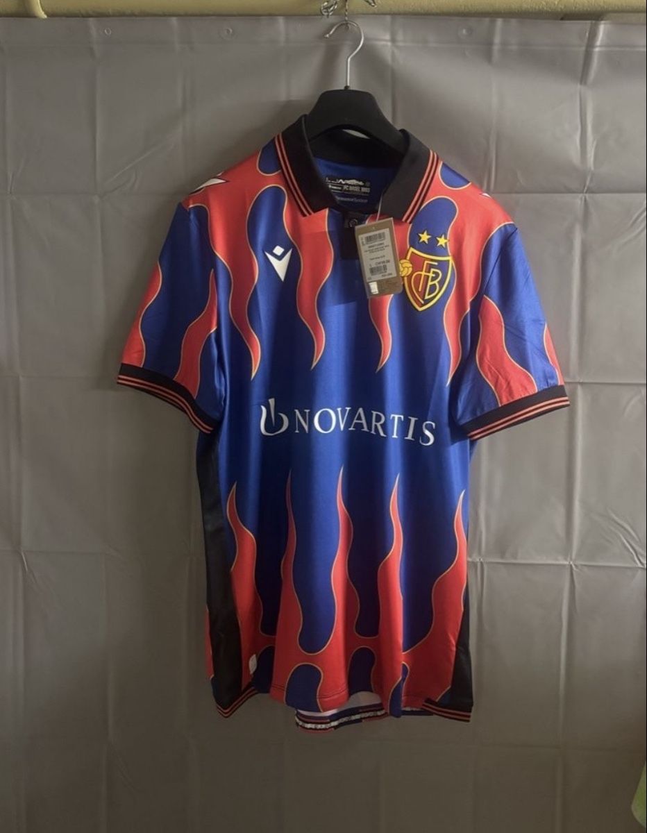 FC Basel T-shirt: FC BASEL Meistershirt Gr.XL – Nuovo (secondo la descrizione) da Basel venduto da kleinerprinz