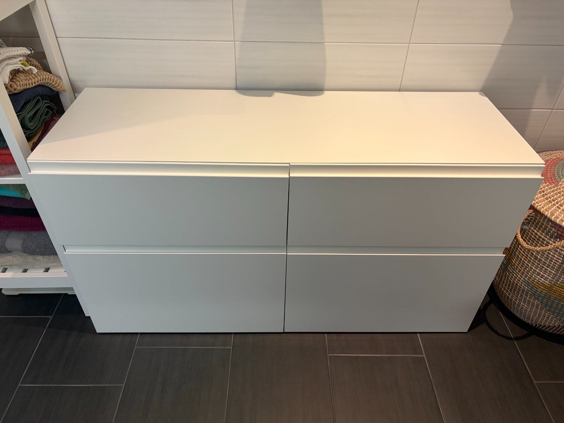 Ikea Kommoden: Moderne weisse Kommode mit 4 Schubladen – Gebraucht aus Grellingen von csu_ly52 2