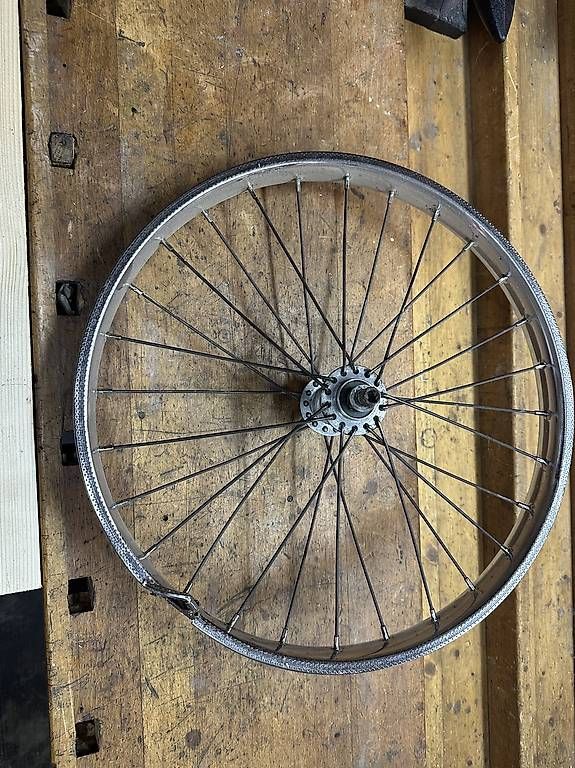 Mofas: Vorderrad zu Velosolex 5000, defekt – Gebraucht aus Münchenstein von Vorsorge