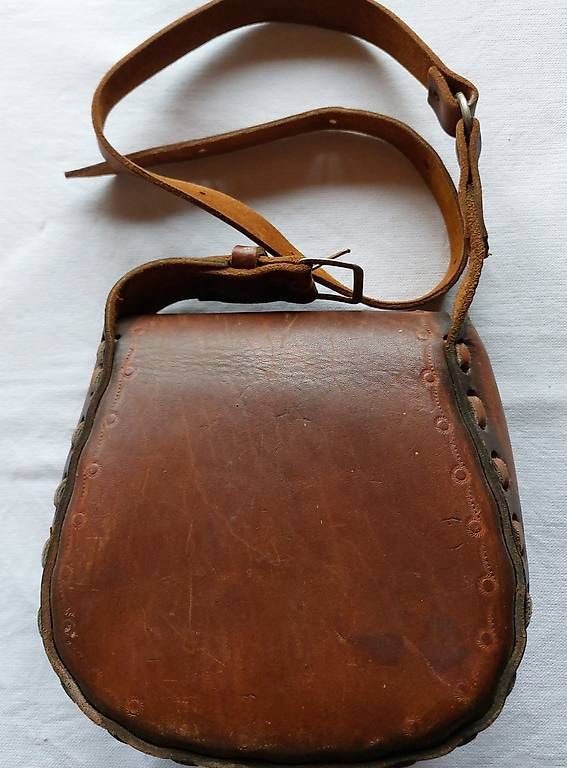 Taschen für Damen: Alte Lederhandtasche – Gebraucht aus Seuzach von Heinz7947 1