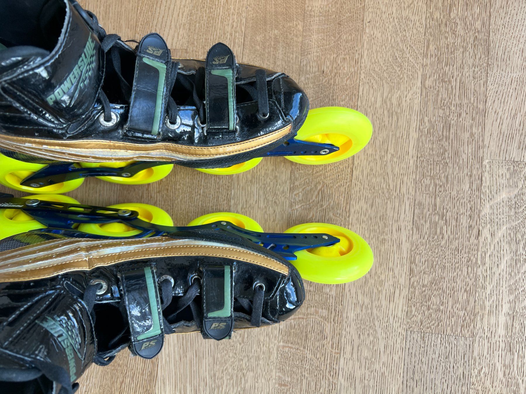 Pattini in linea & Pattini a rotelle: Inline Skates, Powerslide, Gr 44, inkl. Protektoren & Rollen – Usato da Uster venduto da Lea_ZH 1