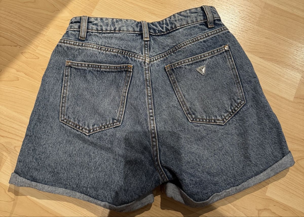 Guess Jeans: Guess Jeans-Shorts, Grösse 25 – Nuovo (secondo la descrizione) da Tuggen venduto da jess_gls06 1