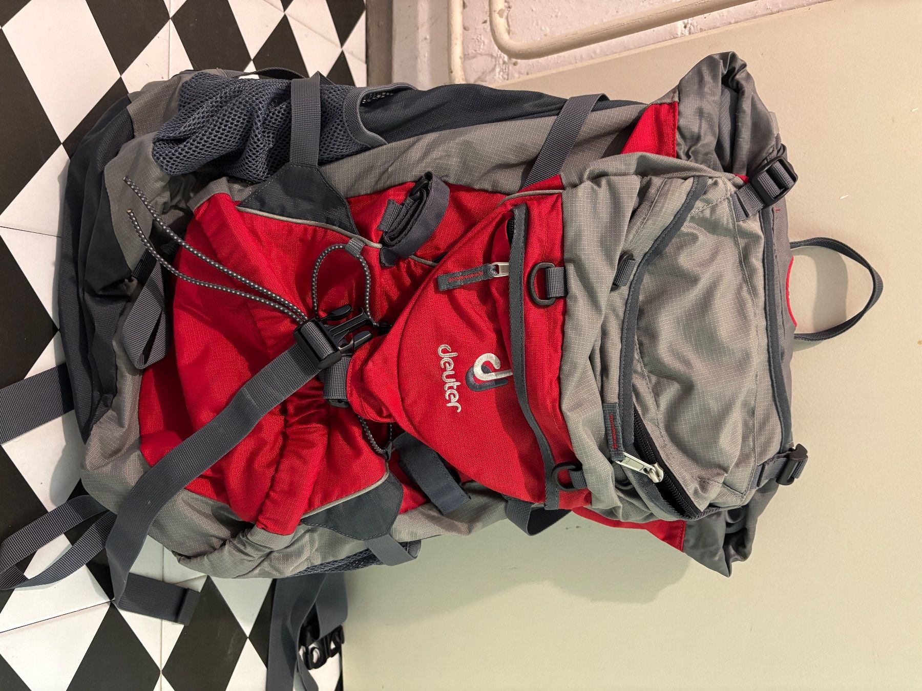 Deuter Zaini: Deuter Backpack - Hiking – Usato da Embrach venduto da qui_9syj