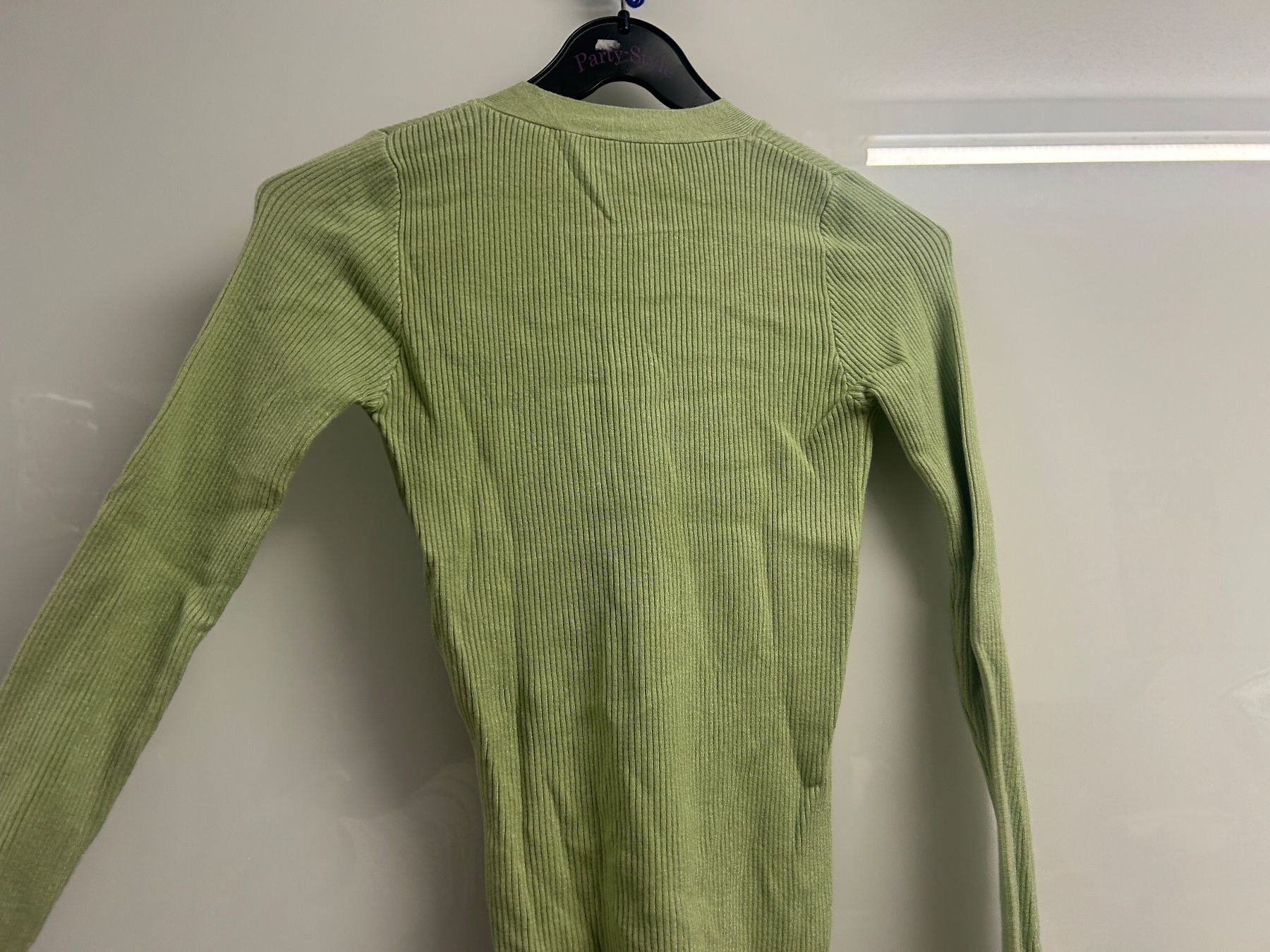Maglioni & Felpe: Pullover Figurbetont Pastellgrün Knöpfe One Size Neu – Nuovo e nell'imballaggio originale da Regensdorf venduto da Spyke55 3
