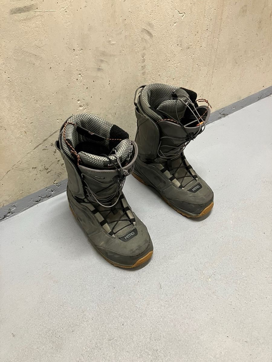 Snowboard Nitro Chaussures hommes: Nitro Snowboardschuhe Grösse 44 2/3 oder 29.5 – D'occasion à Zürich par Da_schoefli