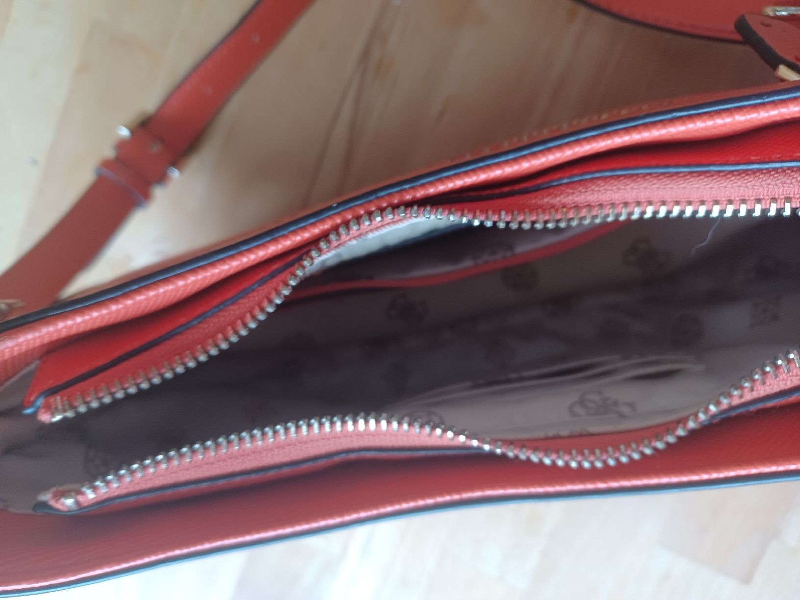 Guess Sacs femmes: Guess Handtasche – Neuf (Voir description) à Steinmaur par markys 7