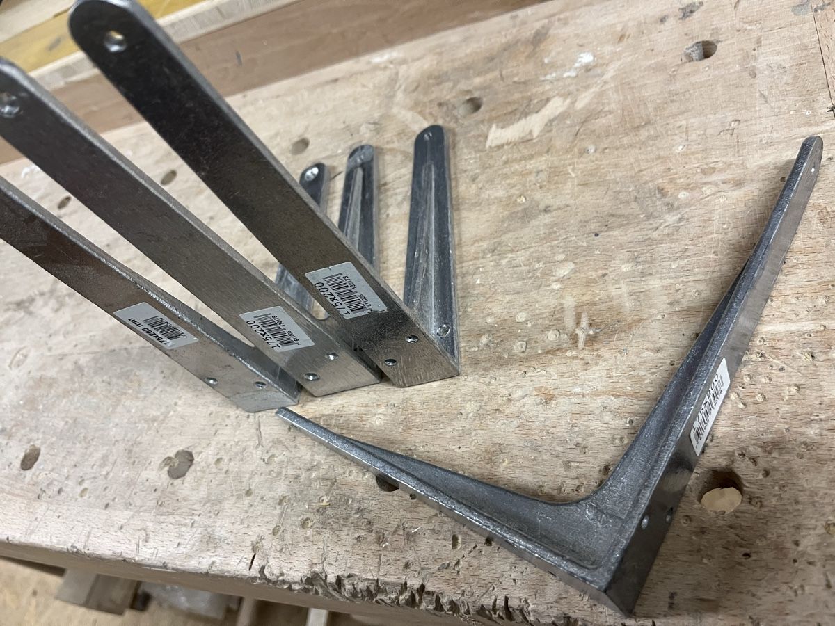 Scaffali: Alu Konsole, Aluwinkel  – Usato da Davos Platz venduto da butzele13 2