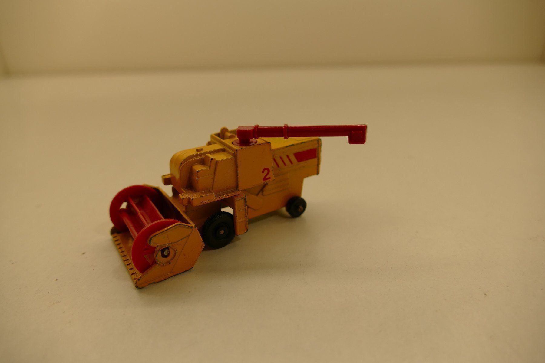 Matchbox Modellini d'auto: Matchbox: Combine Harvester – Usato da Niederhasli venduto da rail-duerst 1