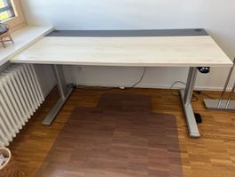Bürotisch elektrisch höhenverstellbar + Stuhl   Top Zustand