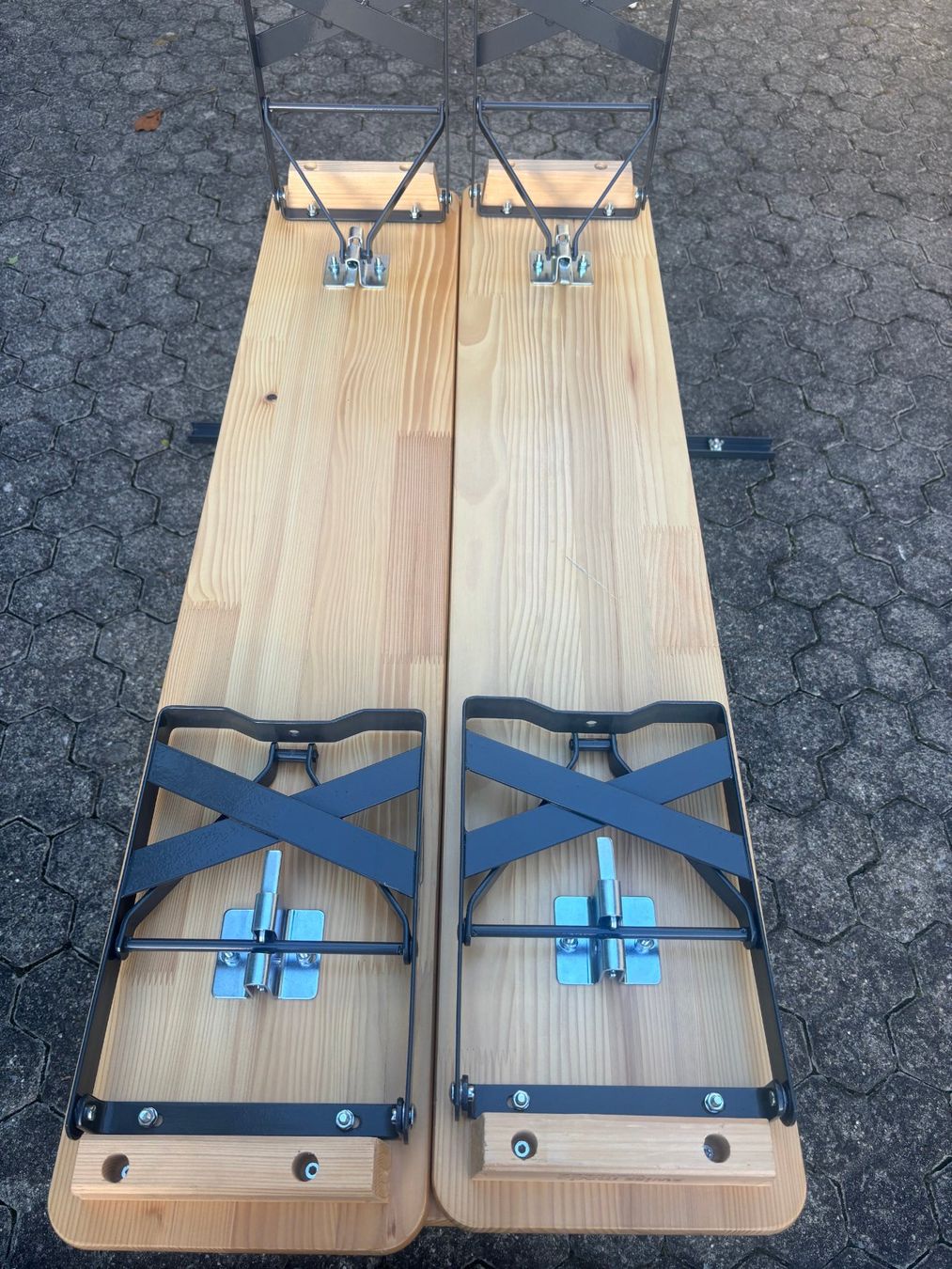 Set di tavolo e panche: Kinder-Bankgarnitur – Usato da Boniswil venduto da Zephyr750 6