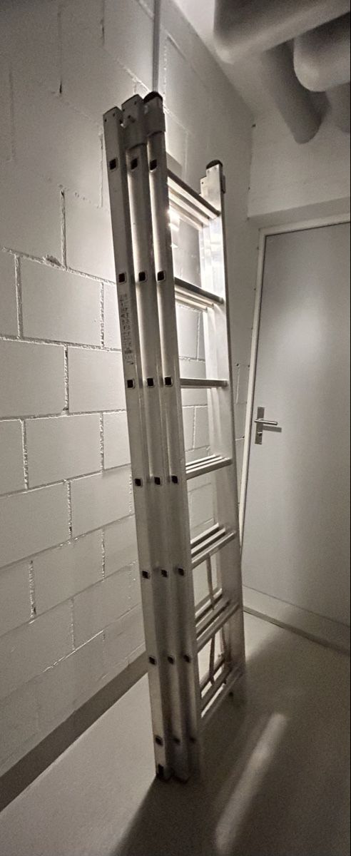 Scale: Mehrzweckleiter Anlege-Steh-oder Schiebeleiter Aluminium 3-t – Usato da Schongau venduto da Designart 1