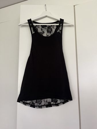 Schwarzes Top mit Spitze, Gr. S - Sommer Must-have!