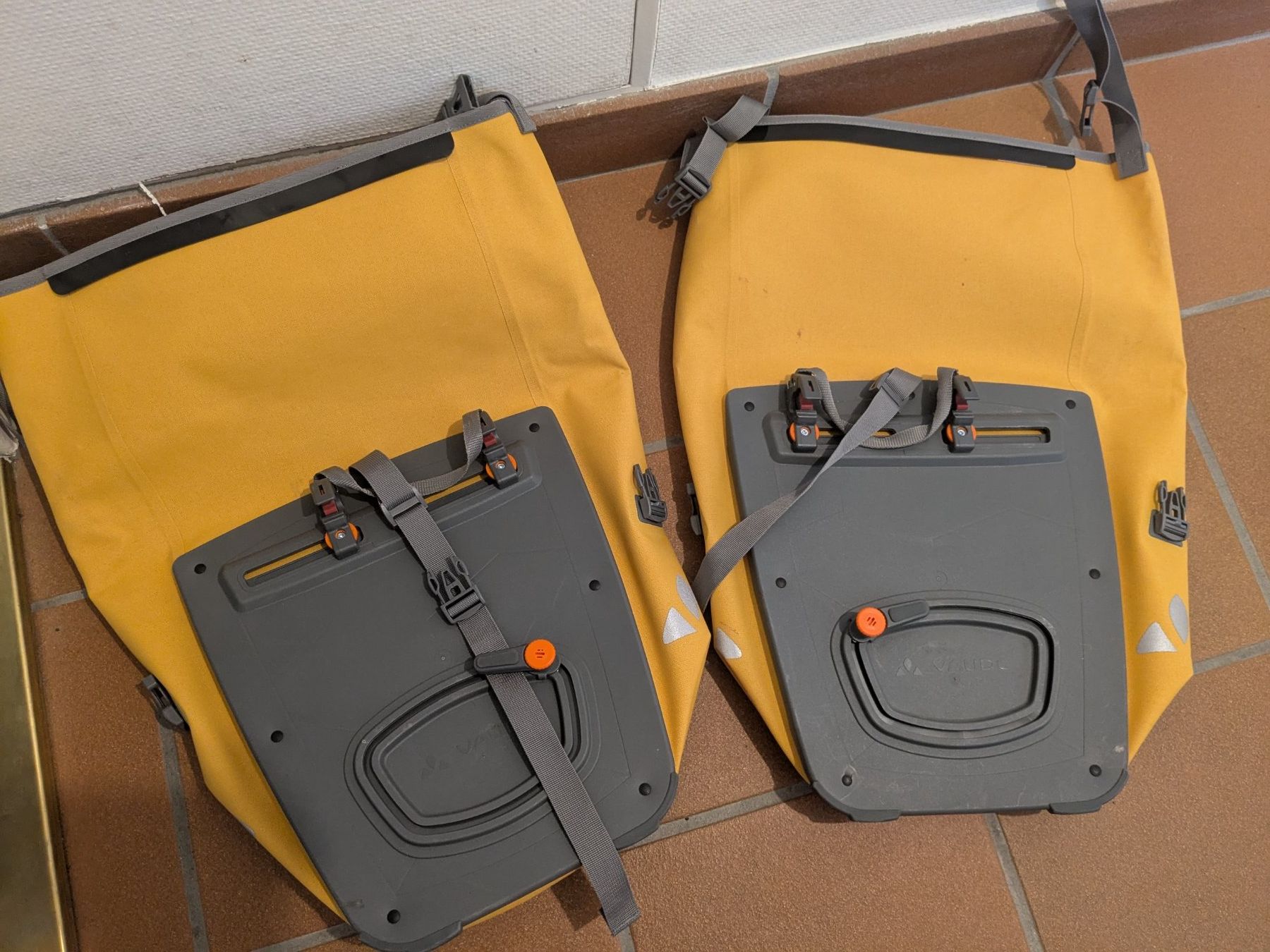 Vaude Pezzi di ricambio: 2 x 24L Vaude pannier bags – Usato da Winterthur venduto da cop_skd5 1