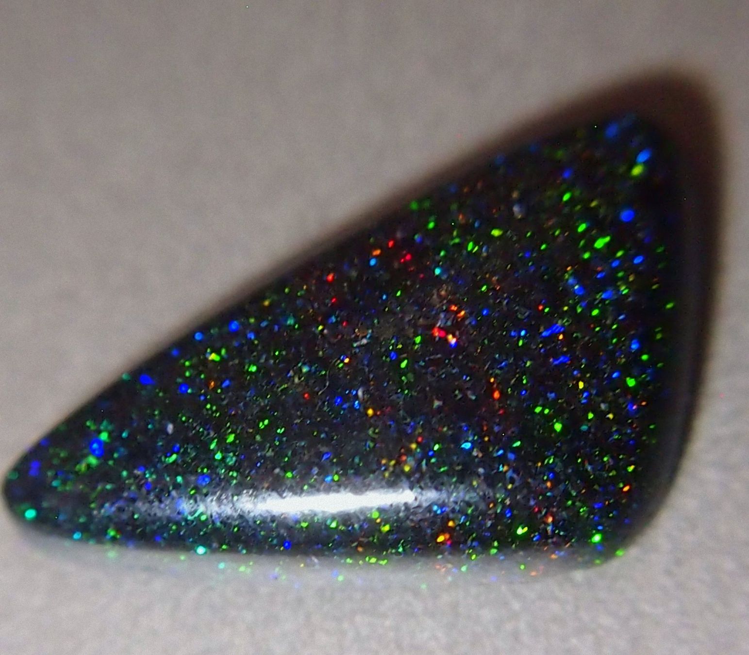 Pierres précieuses: 3,7 CTS polierter ANDAMOOKA OPAL  selten , einzigartig – Neuf avec emballage d'origine à Reinach BL par Hesekiel39 5