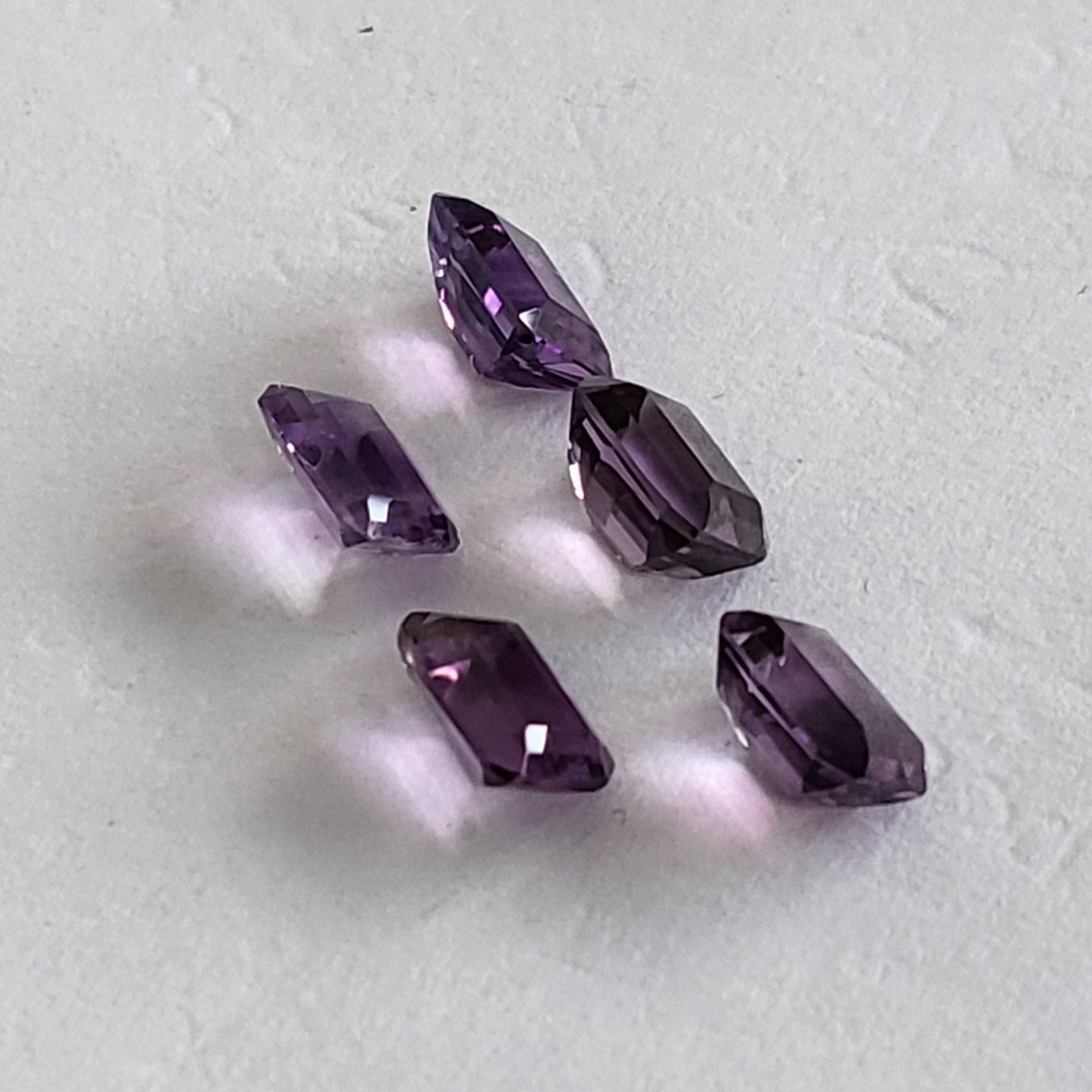 Pietre preziose: Améthystes AA octogonales 7 x 5 mm / 0.60 ct – Nuovo (secondo la descrizione) da La Chaux-de-Fonds venduto da j-aime-les-gemmes 1