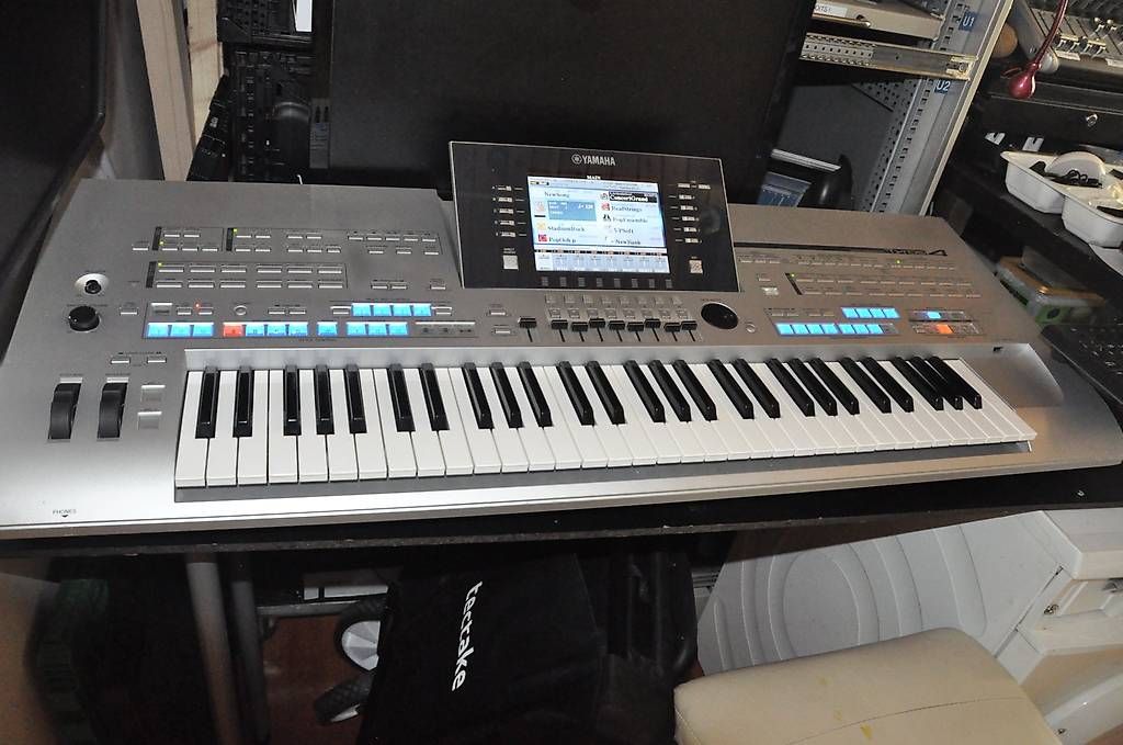 Instruments de musique: Clavier arrangeur Yamaha Tyros 4 – D'occasion à Vevey par samatti