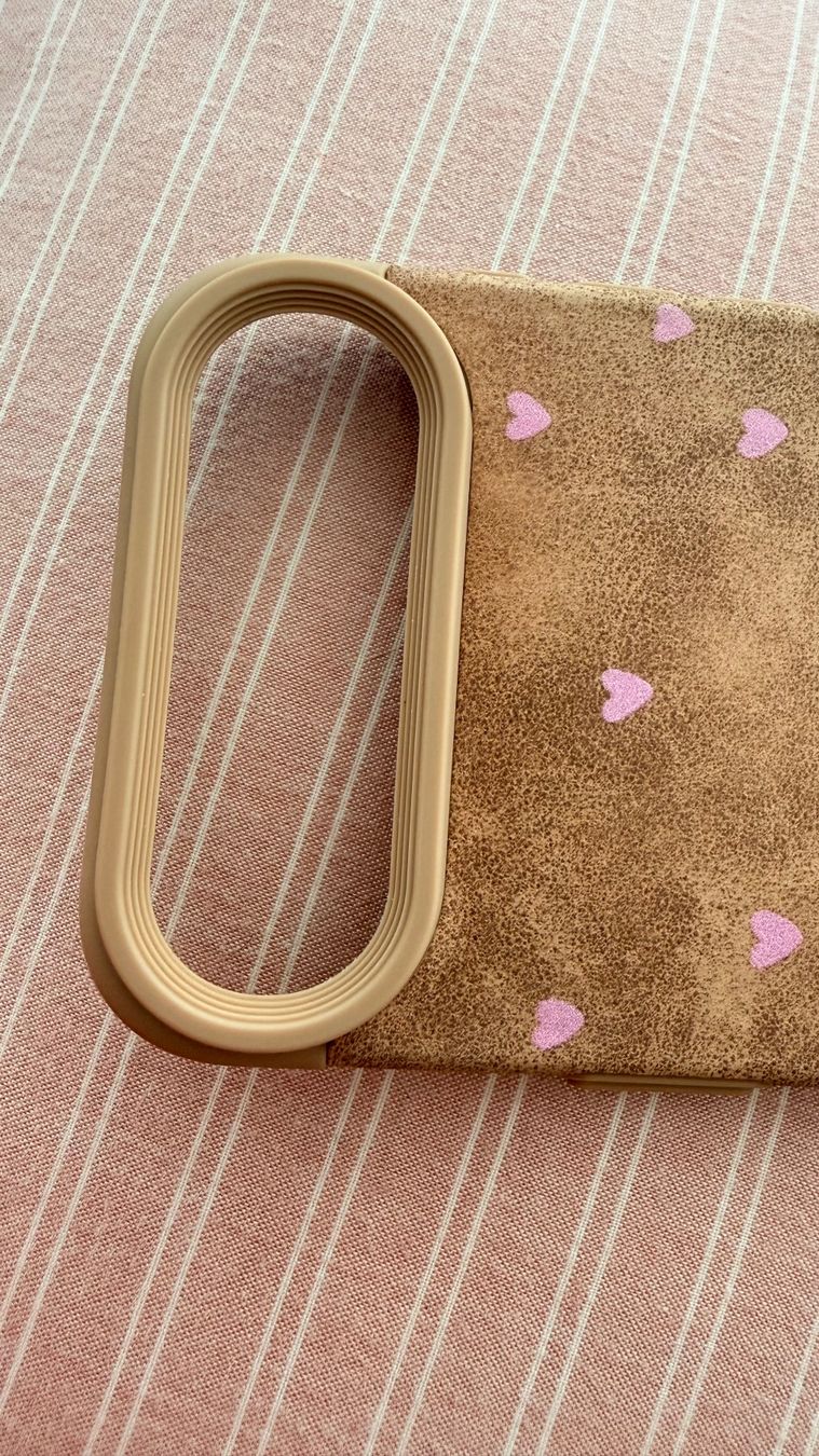 Cover & Protezioni schermo: iPhone Air hard case suede soft brown pink hearts – Nuovo (secondo la descrizione) da Frauenfeld venduto da Vanityroom 2