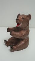 Sitzender Bär