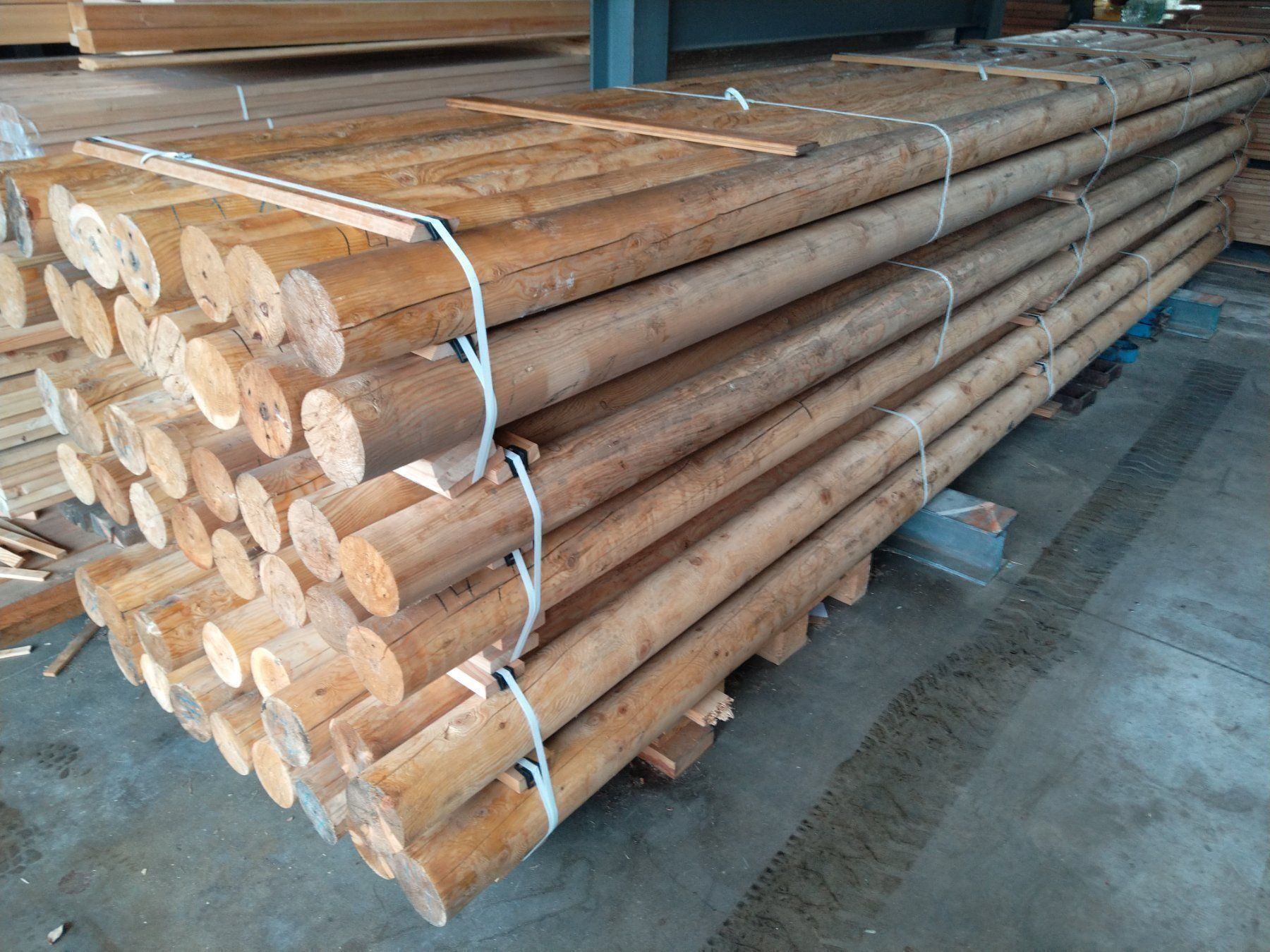 Holzartikel: Palisaden Pfähle Rundholz Träger Lärche – Gebraucht aus Basel von e-swiss 1