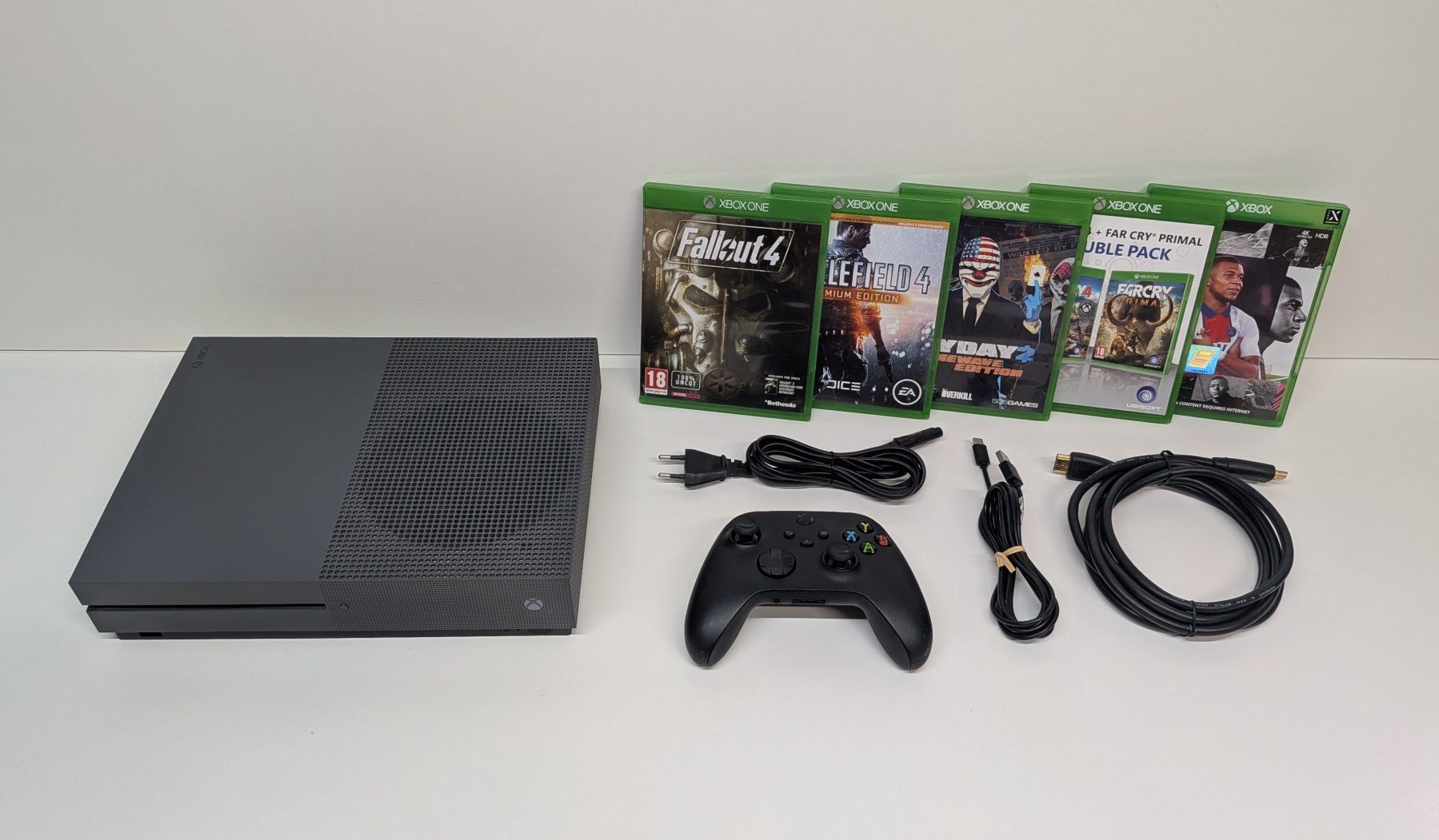 Microsoft Console: Microsoft Xbox One S mit Controller und 5 Games – Usato da Menziken venduto da mame18