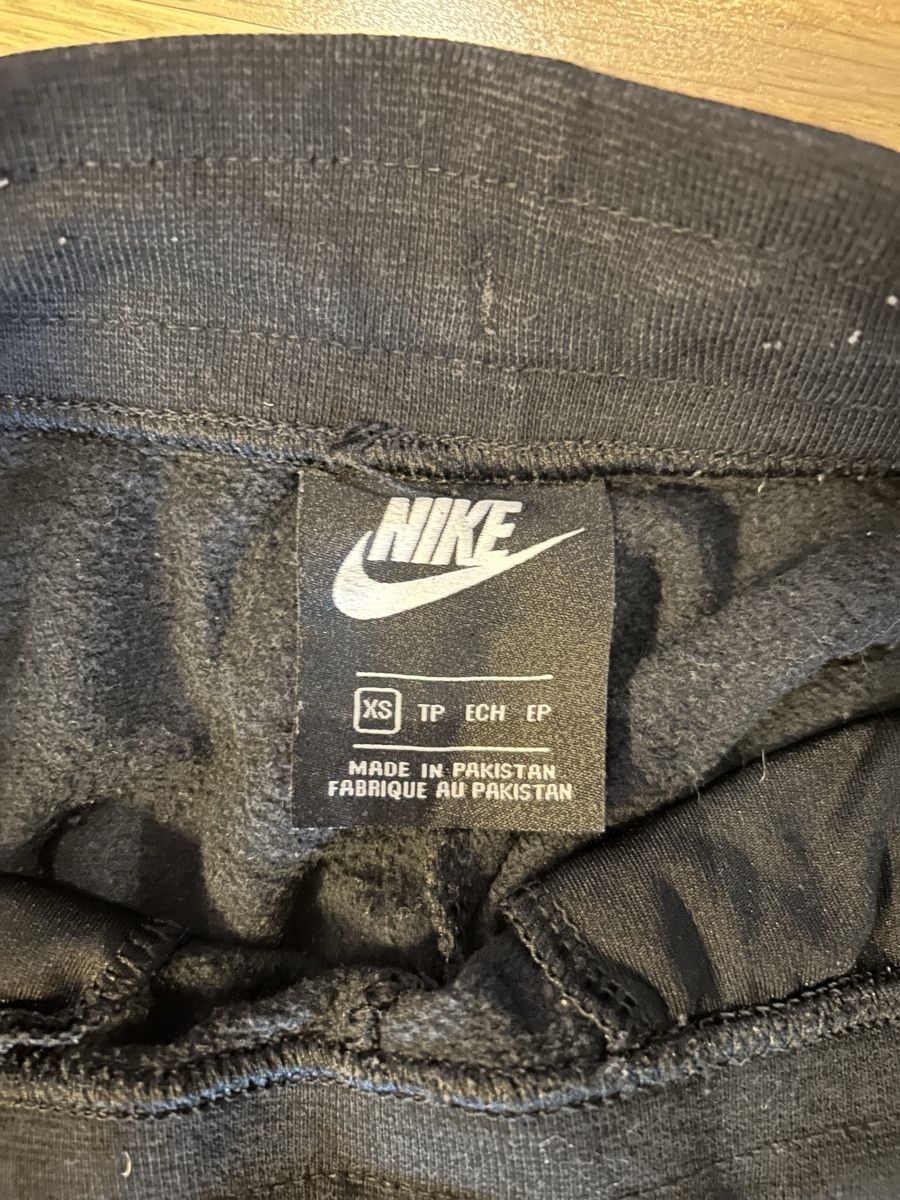 Nike Hosen: Nike Jogginghose Damen XS schwarz – Gebraucht aus Luzern von mor_97g7 1