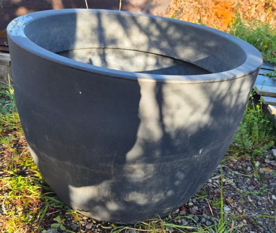 Vasi per fiori: Grosser Kunststoff-Blumentopf Dark Grey – Usato da Forch venduto da WeberC 2