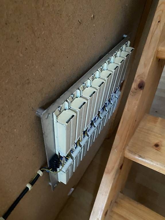 Lustres & lampes de plafonds: A donner Table Lumineuse A néons – D'occasion à Chamoson par a_laroyale 2