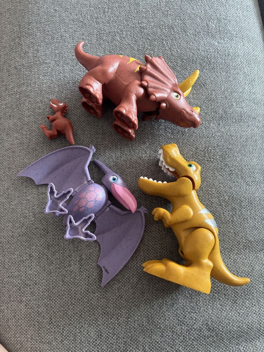 Jouets: Dinos – D'occasion à Buchrain par Ham2383